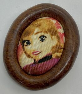  hole . snow. woman . brooch wooden frame attaching 