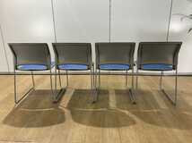 ４脚 オカムラ LITTOシリーズ スタックチェア 会議 椅子 座面ブルー 8127ZZ ③【中古】_画像4