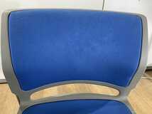４脚 オカムラ LITTOシリーズ スタックチェア 会議 椅子 座面ブルー 8127ZZ ③【中古】_画像6