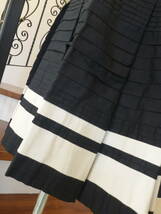 美品 Max Mara　マックスマーラ　ウィークエンド★黒×白　バイカラー　とても凝ったデザイン　スカート　38_画像3
