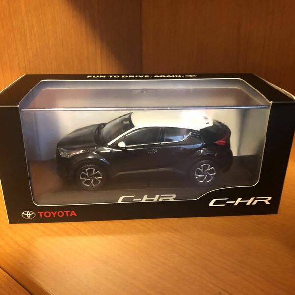 トヨタ/TOYOTA/C-HR/非売品/ミニカー/1/30/ホワイト/ブラックマイカ/新品/カラーサンプル/ツートンカラー