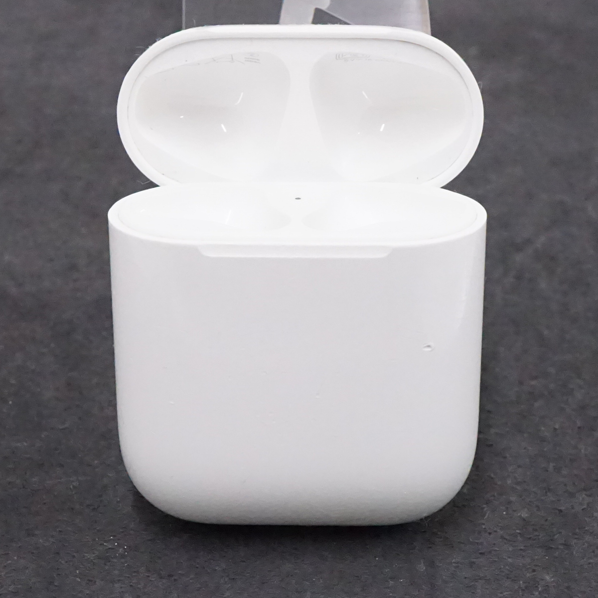 Apple AirPods with Wireless Charging Case 第2世代 MRXJ2J/A ...