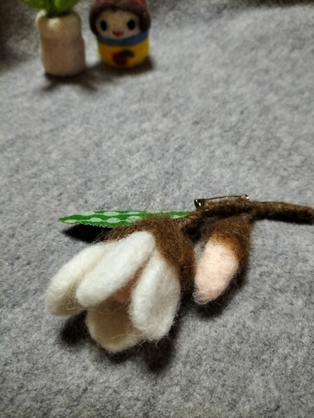 羊毛フェルト ハンドメイド お花ブローチ