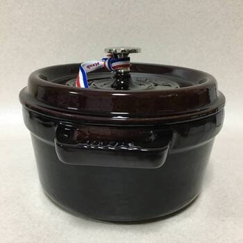 Лот аукциона Yahoo 【927】staub ストウブ鍋 両手鍋 20cm ナス色 箱付き ココットラウンド ホーロー