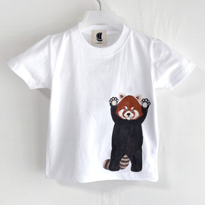 Art hand Auction 키즈 티셔츠 사이즈 130 화이트 레드 팬더 패턴 티셔츠 화이트 수제 손으로 그린 티셔츠 동물, 상의, 반소매 티셔츠, 130(125~134cm)