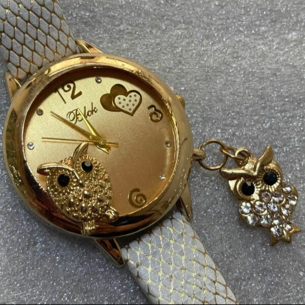 【ホワイト×ゴールド】フクロウ チャーム付き 腕時計 ラインストーン ウォッチ