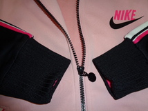 b83◆NIKE トラックジャケット◆ナイキ Sサイズ レディース ピンク×ブラック ジップアップ ジャージトップス 襟袖裾リブ 未使用に近い4K _画像7