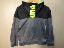 b1083◆PUMA ジップアップフーディー◆プーマ us:M(10-12) 子供用 黒×グレー ポリ素材 裏フリース パーカー スポーツウェア 防寒着 4K_画像3