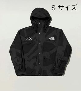 【送料無料】【新品】【100%正規品】KAWS × THE NORTH FACE Retro 1986 Mountain Jacket 黒 S カウズ ノースフェイス マウンテンパーカー