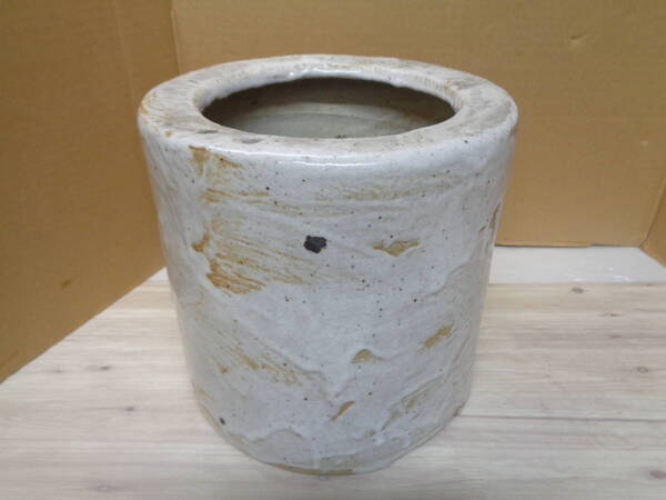 丸火鉢 陶器 白 囲炉裏 直径25㎝ 高さ25㎝ 古道具 古民具 古民家 焼き物