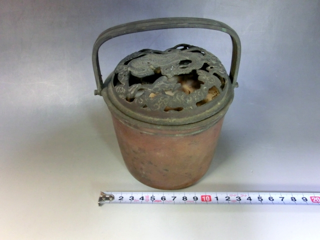 手炉□手焙り 花紋透かし 古銅製 手火鉢 手あぶり 火器 時代物