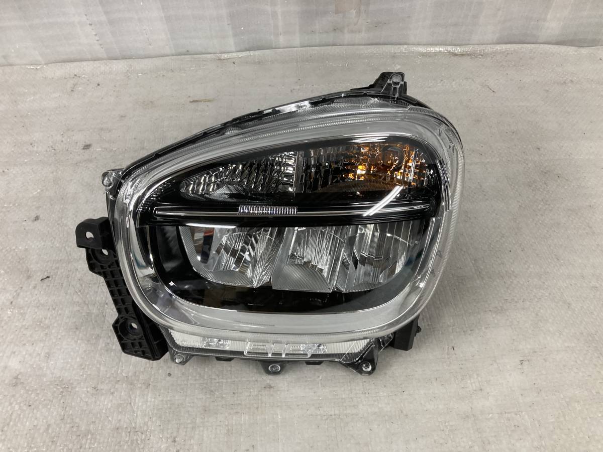 新型 アルト HA37S HA97S 純正 右 LED ヘッドライト W6322-