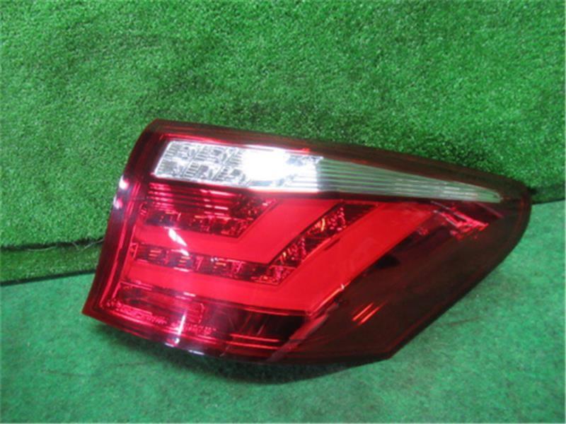 トヨタ レクサスLS 《 UVF46 》 右テールランプ P10300-20003693