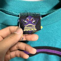 ■ 子供用 Disney ディズニー マイティーダックス イラストプリント 切り替えし スウェット Tシャツ 古着 サイズ６ NHL MIGHTY DUCKS ■_画像8