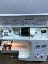 送料無料D52094 TOYOTA トヨタミシン 　電気ミシン Sewing Machine EL 型番不明_画像4