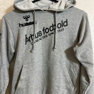 hummel/プルオーバーパーカー/フーディ/HOODIE/スウェットパーカー/130/美品/スポーツウェア/グレー