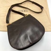 1円『極美品』 LOEWE ショルダーバッグ ヴィンテージ アナグラム ゴールド金具 ロエベ ポシェット 肩掛け ブラウン レザー フラップ_画像2