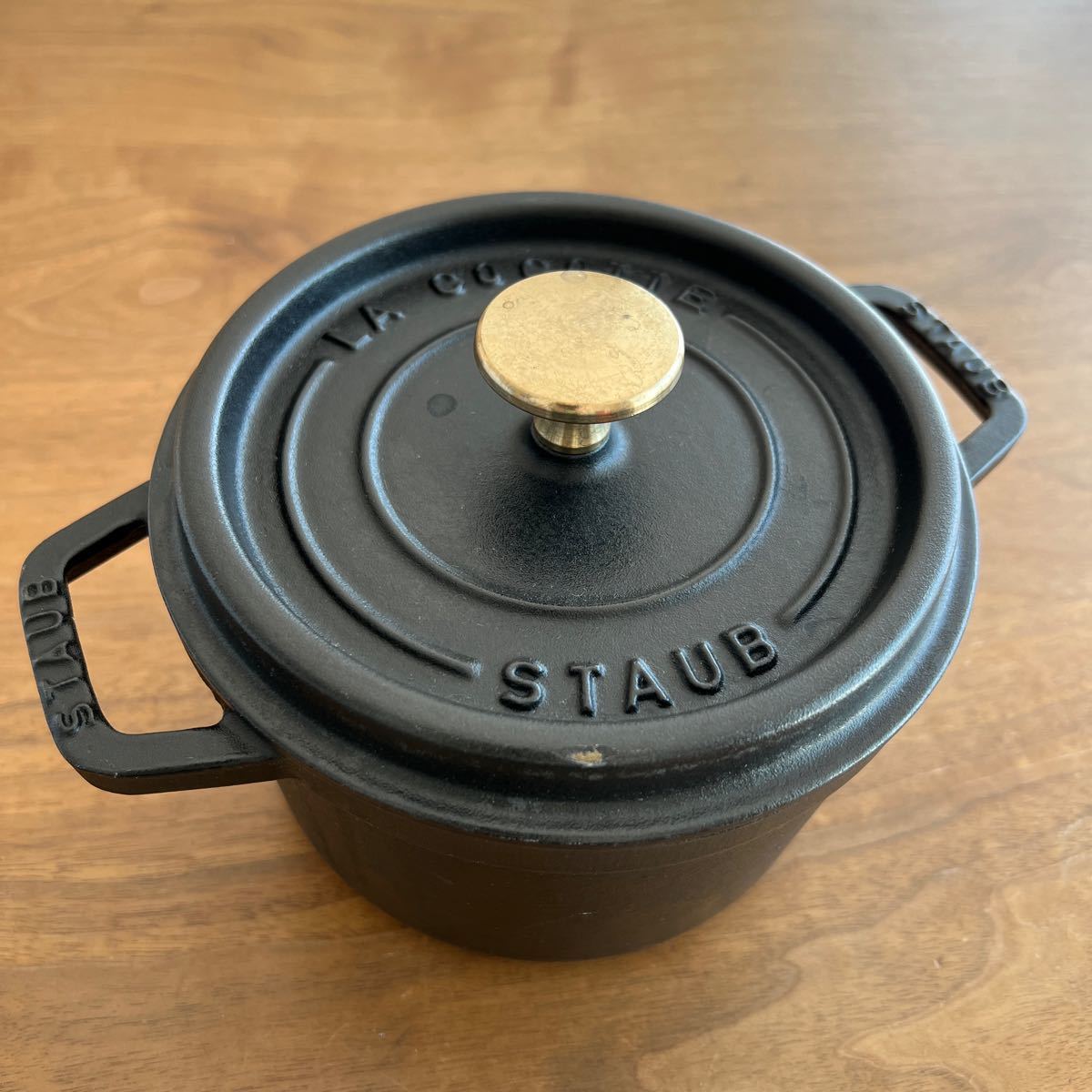 新品・未使用】ストウブ オーバル 23cm ラメール 鍋 | www.jarussi.com.br