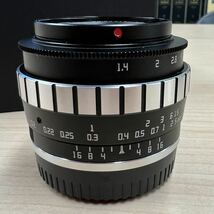 TTArtisan 23mm F1.4 富士フイルム　Xマウント用 ブラック×シルバー 中古 銘匠光学_画像2