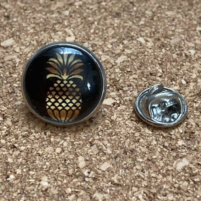 シャルロットオリンピア クラッチ 新品未使用 パイナップル www