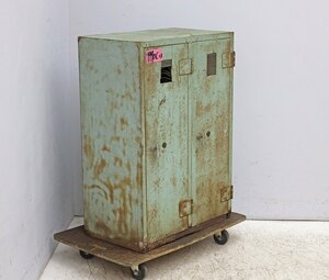 7990C22 locker 2 person for antique Vintage car Be in dust real 