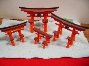 【福】　厳島神社 大鳥居 木製 ４点　ミニチュア　フィギア　 宮島 　広島 郷土玩具