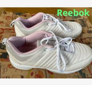 Reebok ホワイト　スニーカー 白　レディース　靴　24センチ　ピンク　シンプル　リーボック　ジム　スポーツ　通学　通勤　散歩