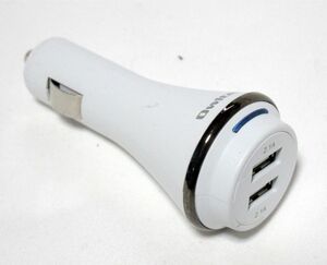 オウルテック ／車スマホ用シガーソケット用充電器USB／2個口／白