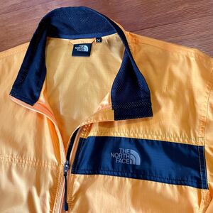 美品！North Face ノースフェイス ポケッタブル ナイロン マウンテンパーカー 黄色