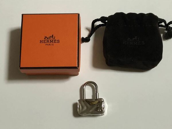 激レア 美品 HERMES カデナ トランクケース 2009 l'echappee belle 美しい逃避行 年代別 限定 エルメス チャーム キーリング キーホルダー