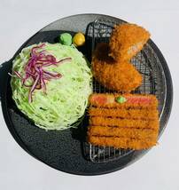 【送料無料】店舗用 食品サンプル とんかつとコロッケ味噌汁付 W230×D230×H90（ｍｍ）業務用サンプル とんかつ コロッケ キャベツ 業務_画像3