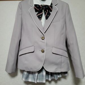 レピピアルマリオの小学校卒服