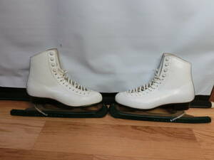 * CANADA bookbinding leather figyua skates white 24cm PLAYER excellent level *