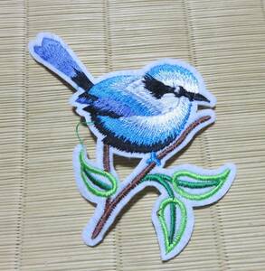 空白鳥　緑葉◆新品スカイブルーバード　この枝　リーフ 刺繍ワッペン（パッチ）自然　ネーチャー　バードウィング◆洋服・衣類・衣服DIY