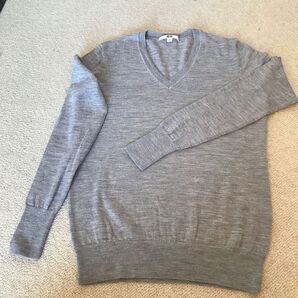 Vネックニット