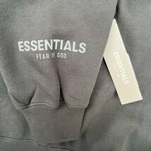 新品 FOG Fear Of God Essentials フィアオブゴッド エッセンシャルズ Sサイズ LOGOパーカー フーディ ブラック Black_画像6