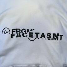 新品 FACETASM ファセッタズム × THE CONVENI ザコンビニ Lサイズ パーカー ロゴ フーディ ホワイト_画像3