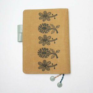 mina perhonen mina perhonen almost day tori-to-hana embroidery pocketbook cover Cousin A5/ beige [2400013143196]