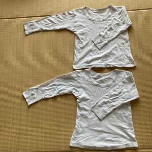 キッズ女児用長袖Tシャツ二枚組。130サイズ、胸囲61〜67cm。身丈約40cm。サイズアウト品です。使用感あります。シワあります