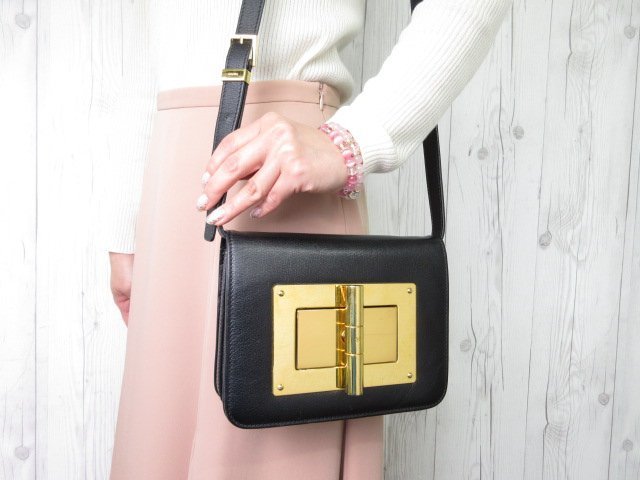 ヤフオク! -「tomford バッグ」(トムフォード) (と)の落札相場・落札価格