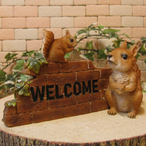  real . animal. ornament welcome board squirrel. parent . squirrel figure objet d'art garden veranda art 