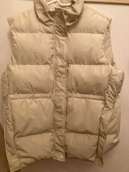 新品*ビッグダウン zara PLST好き ドロップショルダースタンドベスト ベージュ ドロスト絞り