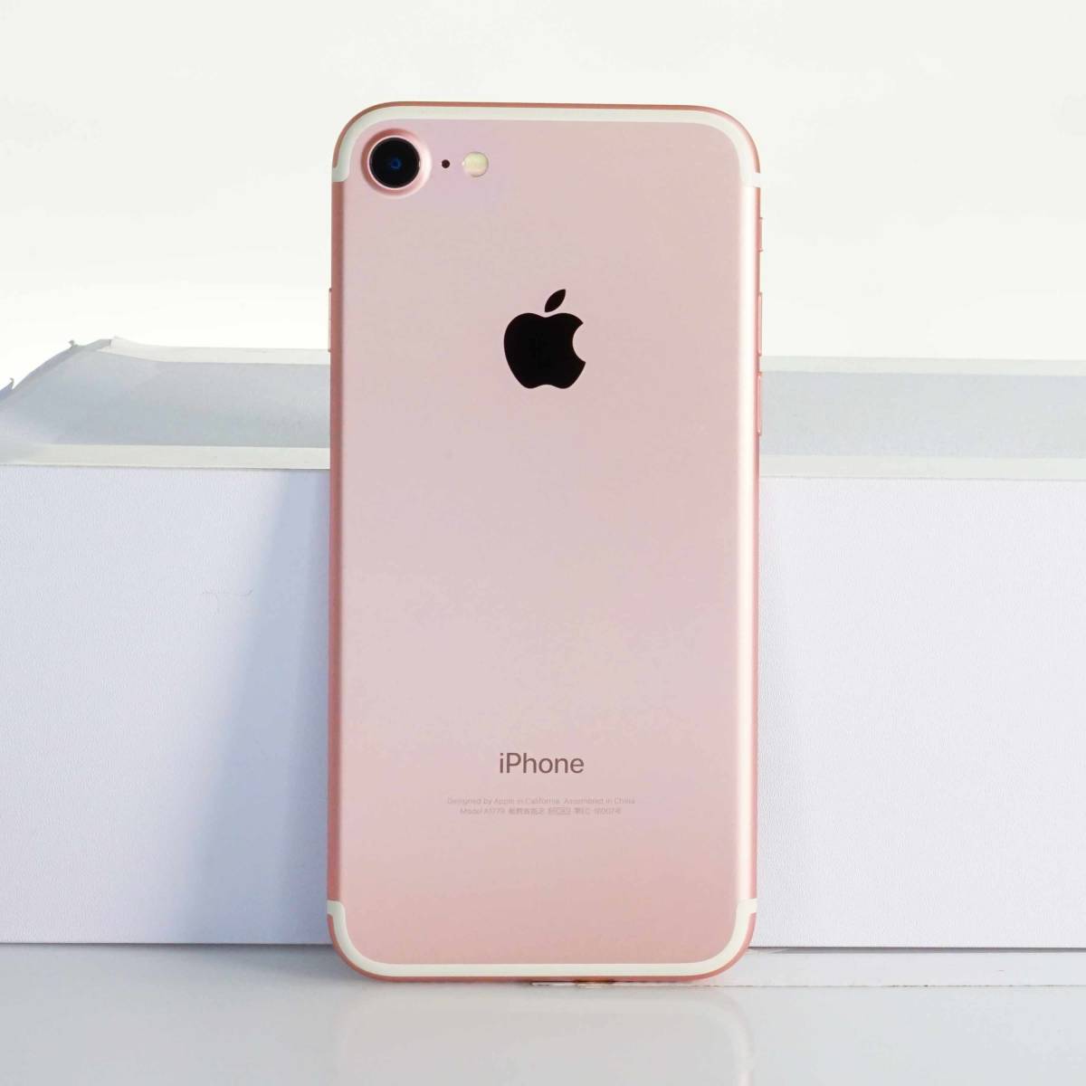 iPhone7 本体 32GB SIMフリー (ローズゴールド) 携帯 スマートフォン