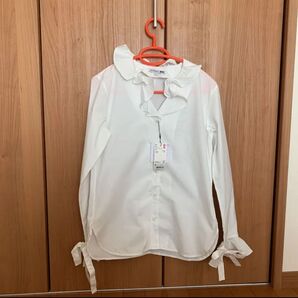 ユニクロJWアンダーソンコラボ フリルブラウス