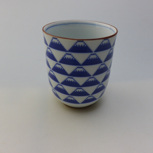 Art hand Auction ★Bonne affaire★Moins de la moitié du prix★Arita ware★Travail de l'artiste★Mt. Fuji★Tasse à Thé★Peint à la main, Ustensiles à thé, tasse à thé, Un seul article