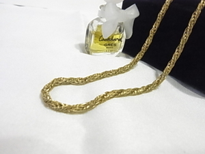 ☆ゴールドカラーのツイストチェーン　金色　シンプルなネックレス