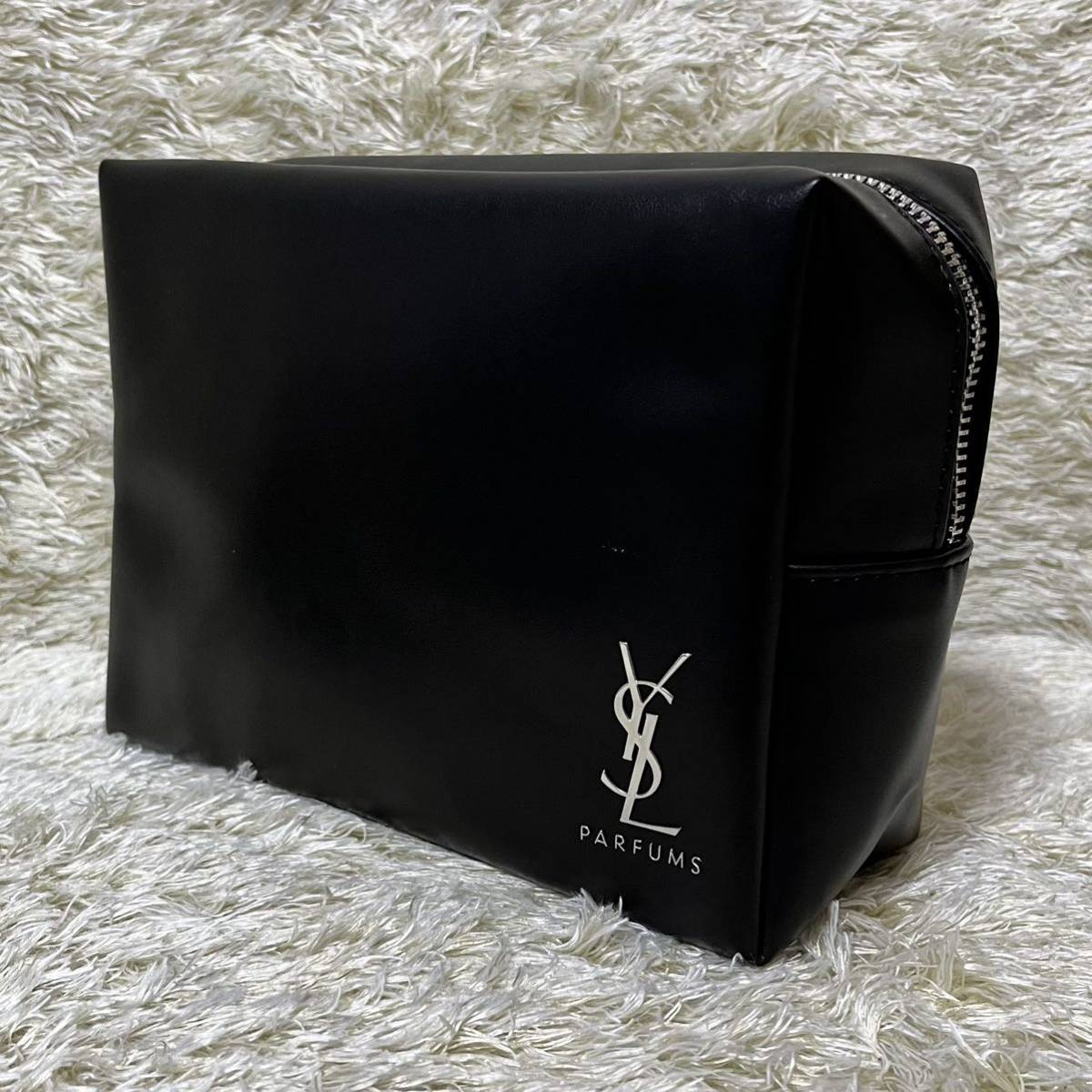 ヤフオク! -「ysl クラッチバッグ」の落札相場・落札価格