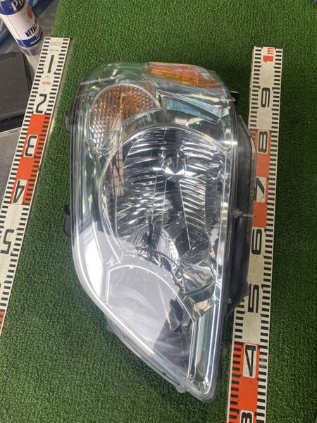 左 ヘッドライト ノア azr60 azr65