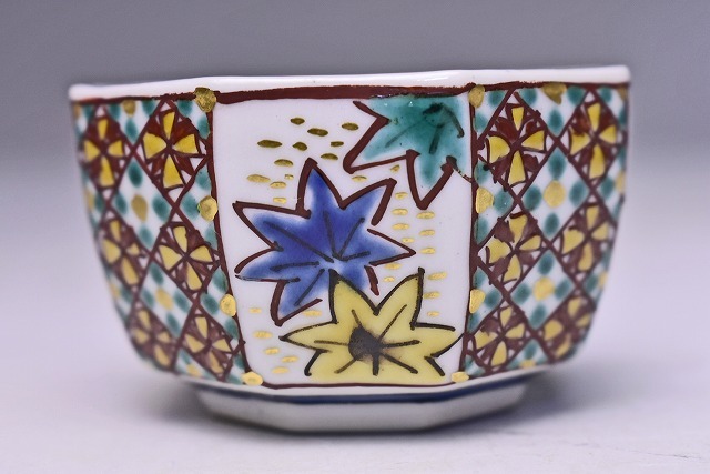 北出星光☆ 色絵金彩春秋鳥文ぐい呑☆共箱共布☆師:北出塔次郎☆ 八角