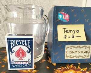 【★ テンヨー Tenyo 大サイズのガラス製 ミルクピッチャーの牛乳が 紙コーンの中で消える！ ミルクジョッキ マジック 手品 ★】